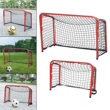 But de football en métal avec