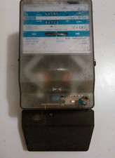 Pour collectionneur et déco vintage : vieux compteur électrique à roue