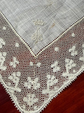 DENTELLE ANCIENNE MOUCHOIR