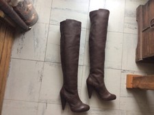 Cuissardes ZARA en cuir marron foncé pointure 38 très bon état.