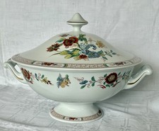 SOUPIERE  EN PORCELAINE