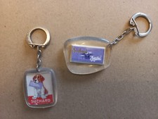LOT PORTE CLEFS CHOCOLAT SUCHARD milka, visuel chien et plaque chocolat .