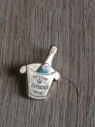 Pin pins champagne - champagne,
