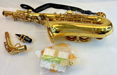 Unbranded alto saxophone - alto, gold