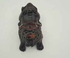 Inro. OKI. ancienne statuette, nesskay  SHISHI japonais en bois.