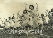 PARIS 1941 Porte d'Orléans culture physique de jeunes filles danse photo 12 x 16