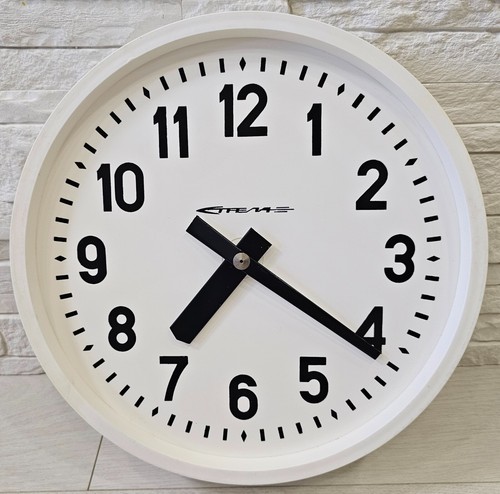 Horloge murale soviétique
