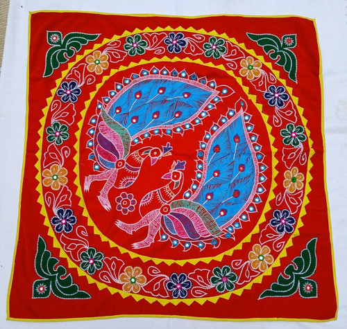 Tenture murale rouge brodée - tenture,