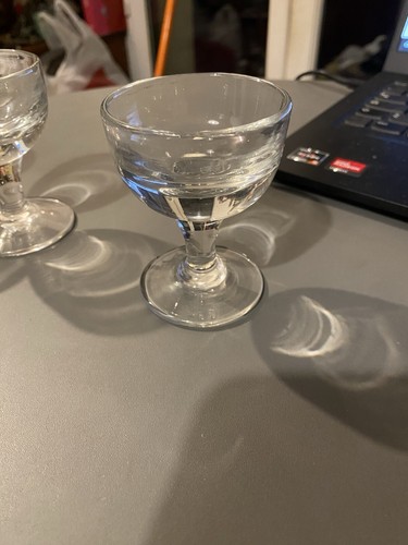 Verre pied ancien dit - pied, ancien,