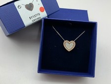 Chaîne Swarovski 5113778 collier 45 cm. Couleur argent / cœur bord doré. Prod...