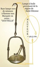 Lampe de mineur à flamme nue. Goutelle. Lampe Rave,  Lampe Crézieu. H 40,5 cm