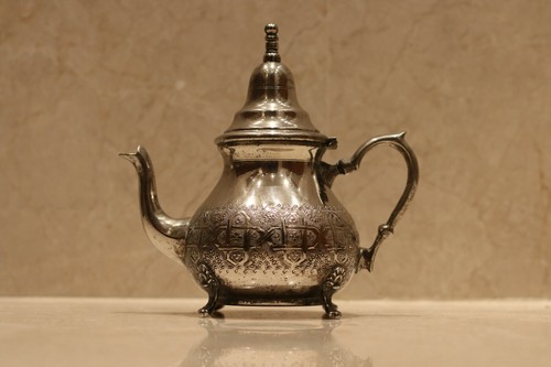 Théière marocaine servant