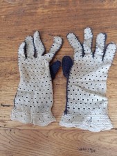 Paire de gants  ancienne pour  femme au crochet
