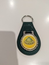 Porte clés voiture  . Cuir et métal Lotus