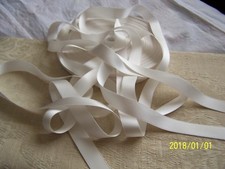 ANCIEN RUBAN EN SATIN DOUBLE FACE. SPLENDIDE. HAUT DE GAMME. Blanc. N°119