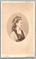 CDV 1860 Jeune femme au ruban nommée Marie Thérèse de Vésins. Photo Ken Paris