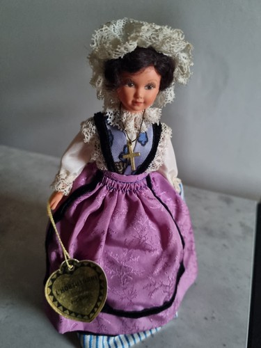 Ancienne poupée le - ,