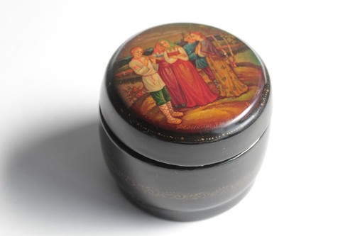Boîte laquée russe fedoskino - laquée,