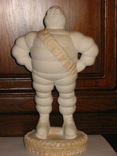 Bibendum Michelin sur pneu