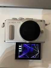 Olympus PEN E-PL8 - boîtier en très bon état (LCD cassé) + accessoires