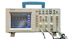 TEKTRONIX TDS 2002  2x60MHZ 1GS/s DIGITAL STORAGE OSCILLOSCOPE + 2 sondes 100Mhz