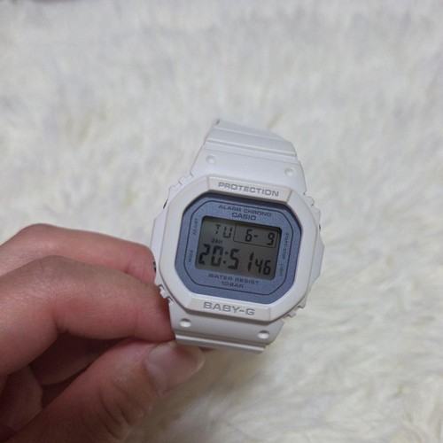 Montre numérique pour femme