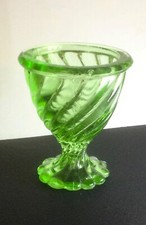 ANCIEN COQUETIER Verre Moulé