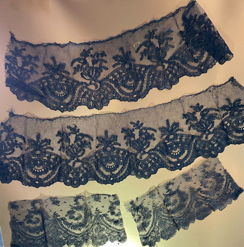 Dentelle ancienne 4 coupons - -,