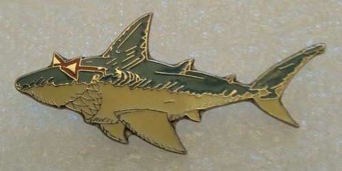 Pin requin shark - pin's, elsa