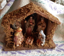 CRECHE ELECTRIFIE EN BOIS 6 PERSONNAGES DIMENSIONS 20X8X15CM