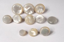 Lot 11 boutons anciens nacre