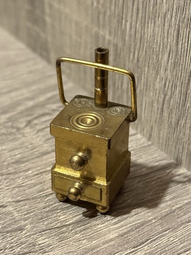 Miniature brass cook stove - ,