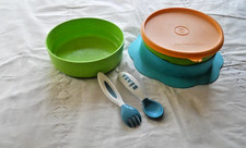 Tupperware : lot assiette bebe  avec couvercle + 2 couverts BEABA + don 1 assiet