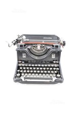 Machine à écrire Olivetti