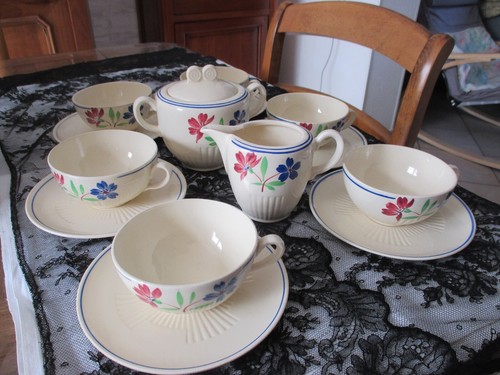 Ensemble tasses et sous - tasses,