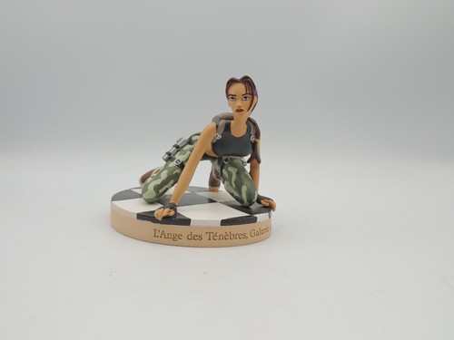 Tomb raider lara croft - -,