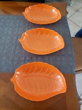 3 GRANDS PLATS FEUILLE  VINTAGE  EN MELAMINE ORANGE ETAT NEUF