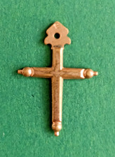 Ancien. Croix pectorale poinçon plaqué or, Jeannette PENIN? pomponne ? SAVOIE ?