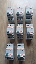 Lot De 8 disjoncteurs différentiel DT 40  MERLIN GERIN ( SCHNEIDER) 6kA 
