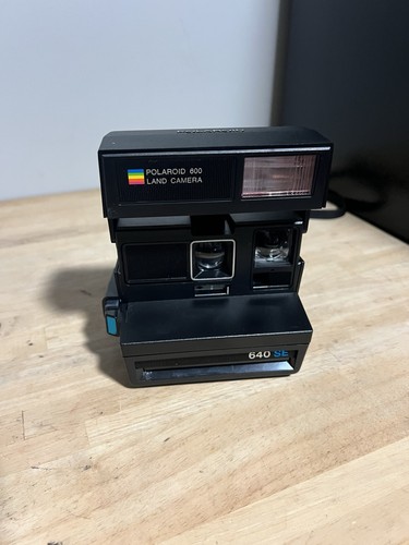 Vintage black polaroid 600 - black,