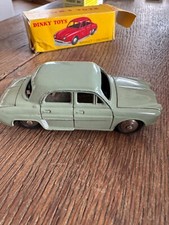 DINKY TOYS RENAULT "DAUPHINE" REF 24E MADE IN FRANCE MECCANO BOITE