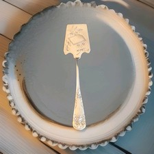 Pelle de service à petits