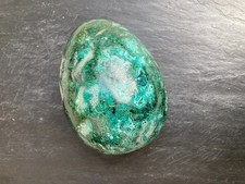 Gros oeuf de malachite Brut de 1 Kg , pierre naturelle vert foncé
