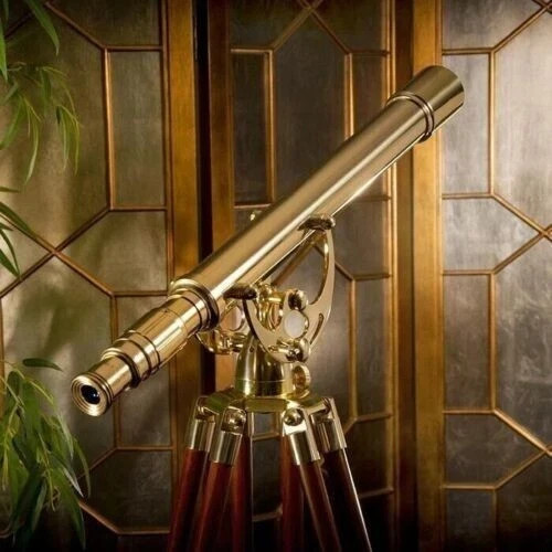 Ancien télescope nautique sur