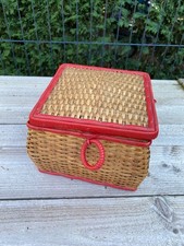 ANCIENNE BOITE COUTURE VINTAGE TISSU  ROTIN SCOUBIDOU ROUGE