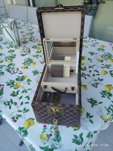 Vanity flacons louis - flacons, vuitton