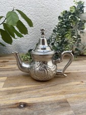 Petite Théière Marocaine en Métal Argenté - Fabrique SALAM Théières Koutbla