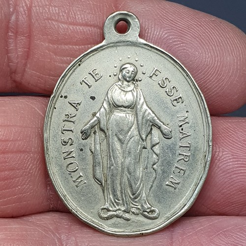 Ancienne grosse médaille - et,