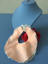 Bavoir ancien Bébé Brodé