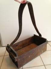ANCIENNE ET BELLE CAISSE A OUTILS DE PLOMBIER lanière CUIR CLOUTE  ET BOIS